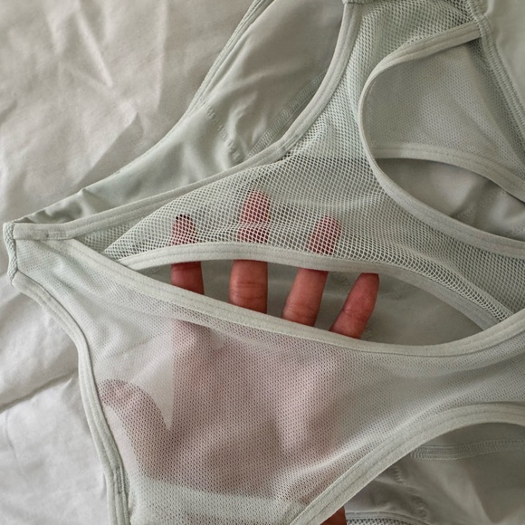 Lululemon bra size 4 - Picture 4 of 4